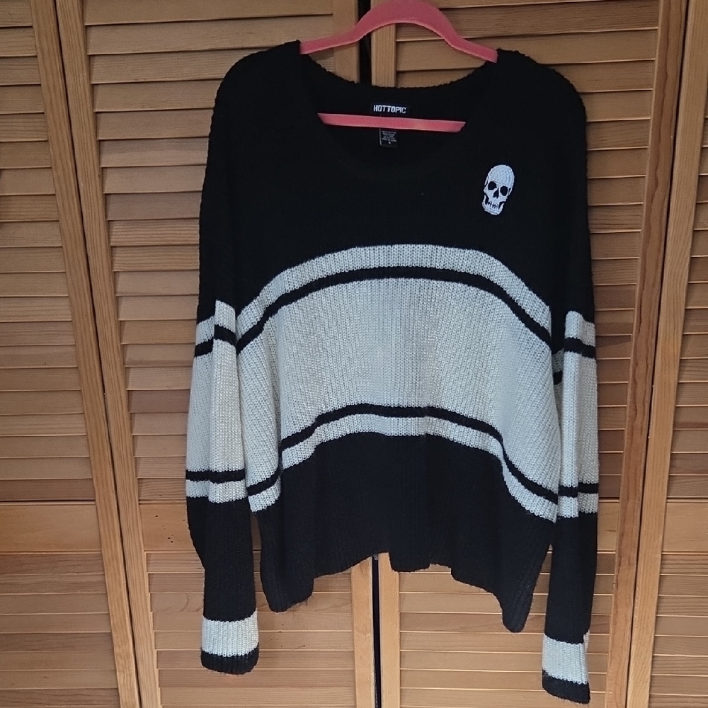 Hot Topic Black and White Striped Skull Crop Sweater